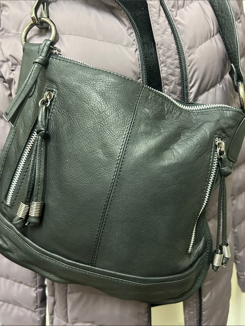 Sorpresa! Classic Black Leather Crossbody Bag